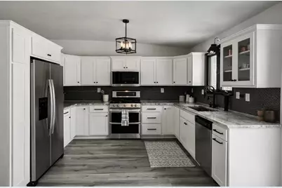 9272  11th Ave, Pleasant Prairie, WI 53158 - Photo 4