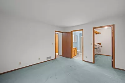 3721 W Loomis Rd, Greenfield, WI 53221 - Photo 16