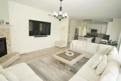 8409 S Palomino Dr, Oak Creek, WI 53154 - Photo 6