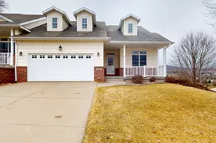 807 Maple Shade Dr, Holmen, WI 54636 - Photo 1