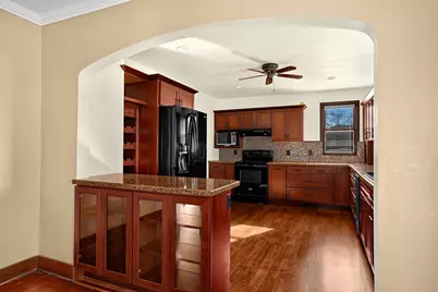 325  23rd St, La Crosse, WI 54601 - Photo 2