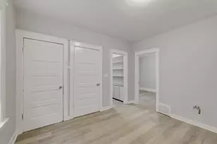 2827 W Grant St, Milwaukee, WI 53215 - Photo 12