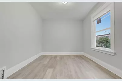 2827 W Grant St, Milwaukee, WI 53215 - Photo 4