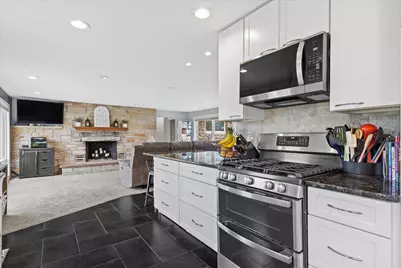 6155 S 35th St, Greenfield, WI 53221 - Photo 8