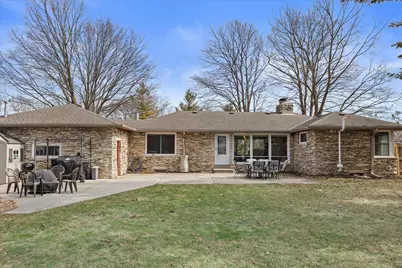 6155 S 35th St, Greenfield, WI 53221 - Photo 32