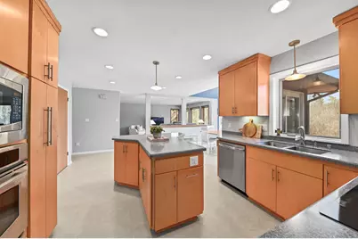 10510  Stratford Pl, Mequon, WI 53092 - Photo 14