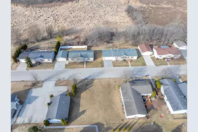 3633  Stone Dr, Sheboygan, WI 53083 - Photo 4