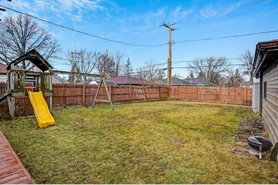 8250 W Acacia St, Milwaukee, WI 53223 - Photo 18