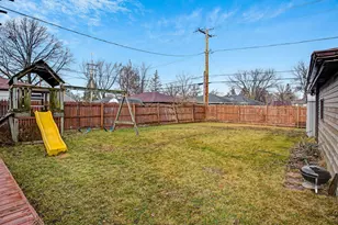 8250 W Acacia St, Milwaukee, WI 53223 - Photo 18