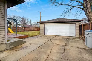 8250 W Acacia St, Milwaukee, WI 53223 - Photo 16