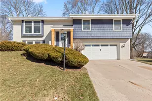 816 Magnolia Dr, Waukesha, WI 53188 - Photo 2