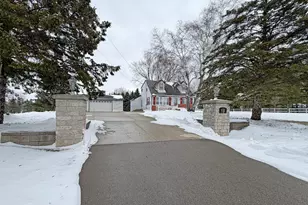 832 W Main St, Newburg, WI 53090 - Photo 4