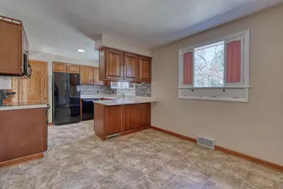 4640  Lake Club Cir, Oconomowoc Lake, WI 53066 - Photo 16