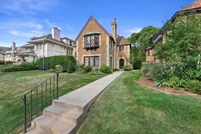 2835 N Lake Dr #2, Milwaukee, WI 53211 - Photo 2