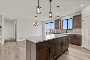 804 Viewpoint Ave, Waukesha, WI 53188 - Photo 6