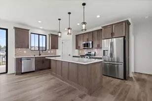 804 Viewpoint Ave, Waukesha, WI 53188 - Photo 2