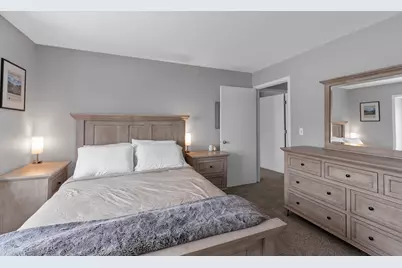 9374 W Loomis Rd #4, Franklin, WI 53132 - Photo 14