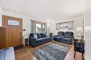 4917 W Norwich Ct, Milwaukee, WI 53220 - Photo 2