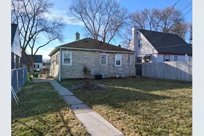 2470 S 62nd St, West Allis, WI 53219 - Photo 2