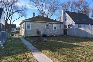 2470 S 62nd St, West Allis, WI 53219 - Photo 2