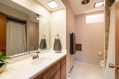 10915 W Harvard Ln, Wauwatosa, WI 53226 - Photo 10