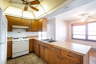 10915 W Harvard Ln, Wauwatosa, WI 53226 - Photo 6