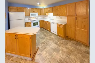 715  Canterberry Ct #105, West Bend, WI 53090 - Photo 4