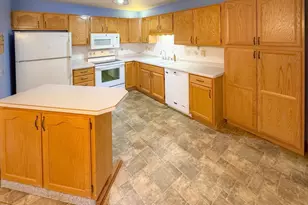 715 Canterberry Ct, West Bend, WI 53090 - Photo 4