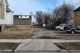 1327 Blake Ave, Racine, WI 53404 - Photo 4