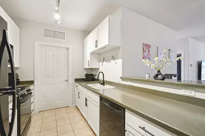 1915 N Water St #209, Milwaukee, WI 53202 - Photo 8