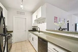 1915 N Water St, Milwaukee, WI 53202 - Photo 8