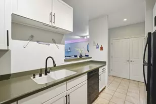 1915 N Water St, Milwaukee, WI 53202 - Photo 12