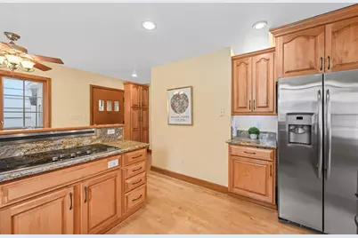 7009  Wellauer Dr, Wauwatosa, WI 53213 - Photo 10