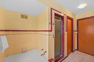 7009 Wellauer Dr, Wauwatosa, WI 53213 - Photo 16