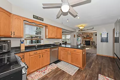 5730  Eagle Point Dr, Racine, WI 53406 - Photo 12