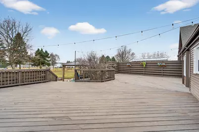 W5665  Lakeshore Dr, Sugar Creek, WI 53121 - Photo 32