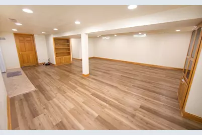 8825 W Morgan Ave, Milwaukee, WI 53228 - Photo 12