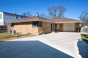 8825 W Morgan Ave, Milwaukee, WI 53228 - Photo 18