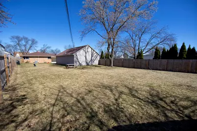 8825 W Morgan Ave, Milwaukee, WI 53228 - Photo 24