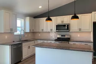 220 Linden Ln, Delavan, WI 53115 - Photo 4