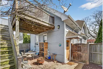 2203 N Bartlett Ave, Milwaukee, WI 53202 - Photo 26