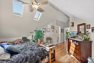 2203 N Bartlett Ave, Milwaukee, WI 53202 - Photo 16