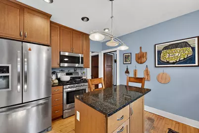 2203 N Bartlett Ave, Milwaukee, WI 53202 - Photo 8