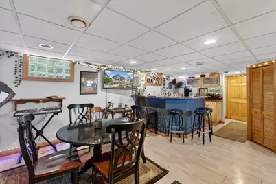 2203 N Bartlett Ave, Milwaukee, WI 53202 - Photo 20