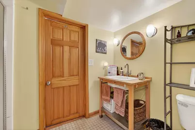 2203 N Bartlett Ave, Milwaukee, WI 53202 - Photo 22