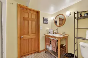 2203 N Bartlett Ave, Milwaukee, WI 53202 - Photo 22