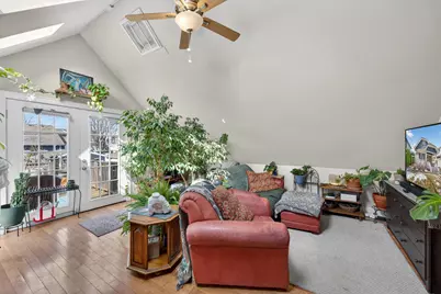 2203 N Bartlett Ave, Milwaukee, WI 53202 - Photo 12