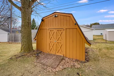 3702  Schroeder Dr, Manitowoc, WI 54220 - Photo 32