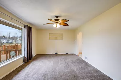 3702  Schroeder Dr, Manitowoc, WI 54220 - Photo 8