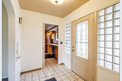 3702  Schroeder Dr, Manitowoc, WI 54220 - Photo 4